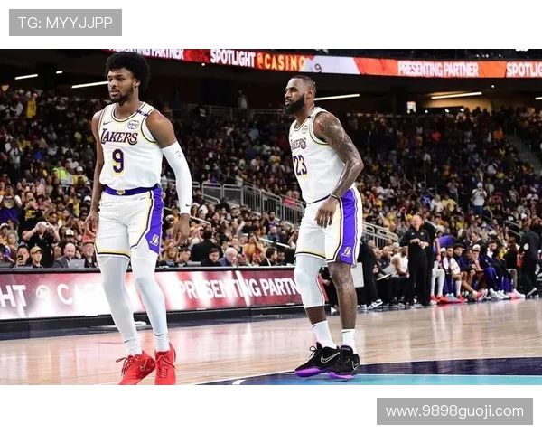 洛杉矶湖人新赛季全力冲击总冠军詹姆斯领军再创辉煌时刻